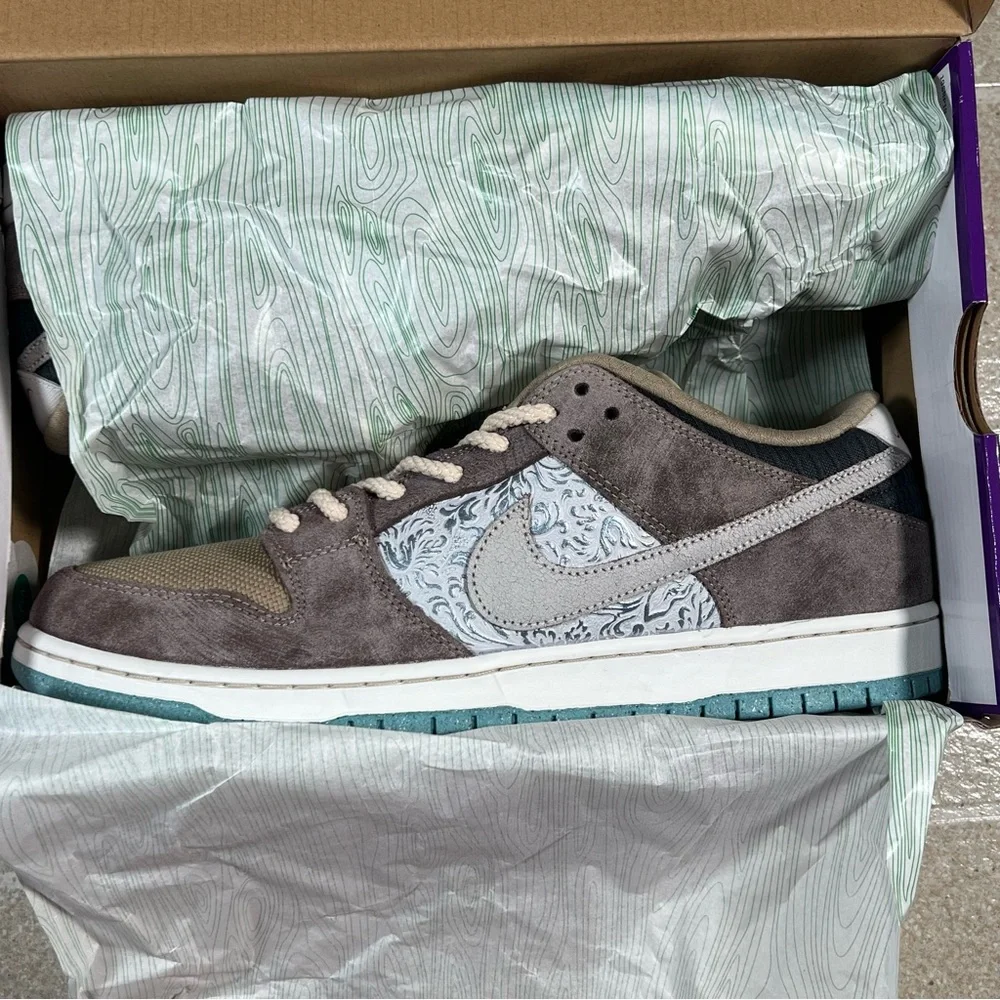 Nike Men's Athletic Shoes Brown Tan Teal Accent
